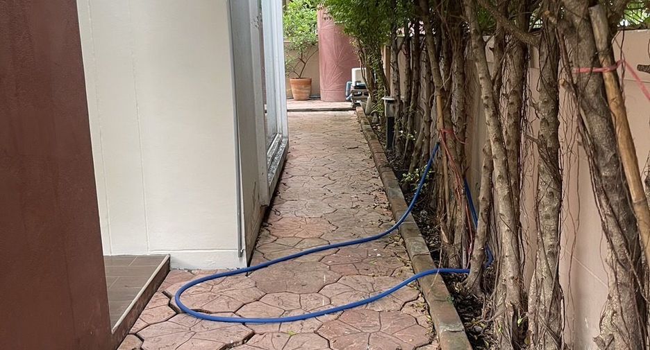 For sale and for rent 3 bedrooms house in Khlong Sam Wa, Bangkok