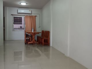 出租 3 卧室 联排别墅 在 Khlong Sam Wa, 曼谷