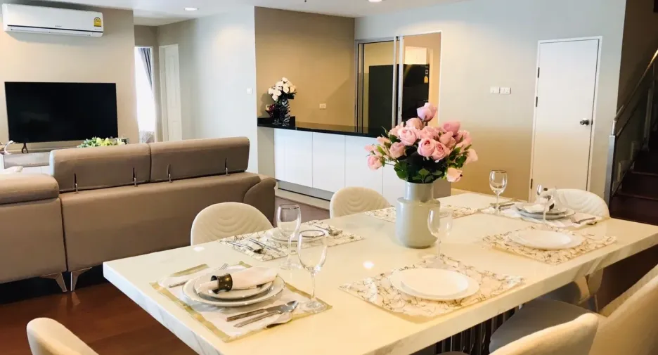 For sale そして for rent 5 ベッドルーム condo in Huai Khwang, Bangkok