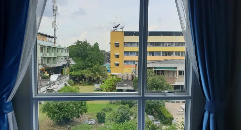 For sale 1 bed condo in Phra Khanong, Bangkok