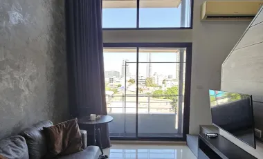 À vendre 1 chambre condo à Huai Khwang, Bangkok