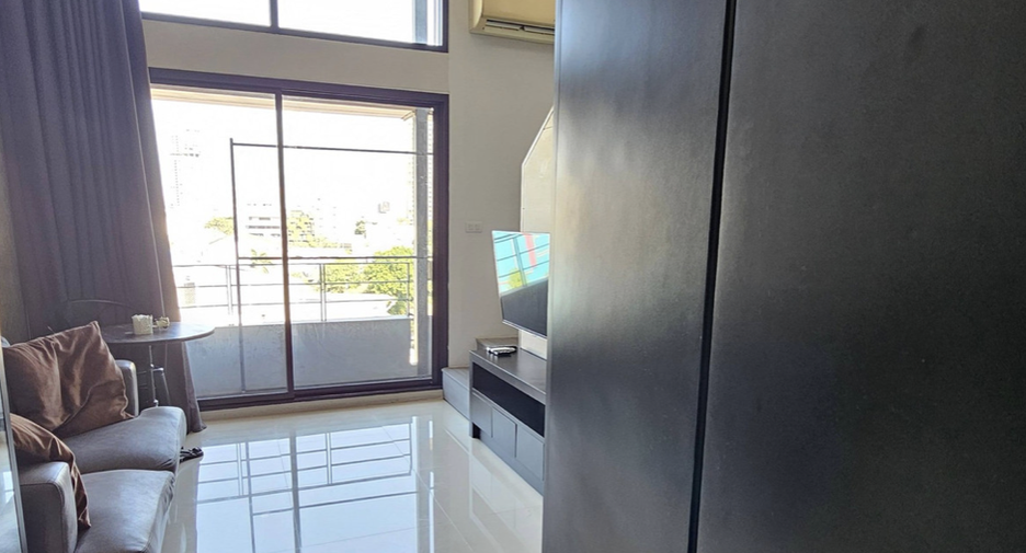 For sale 1 bed condo in Huai Khwang, Bangkok