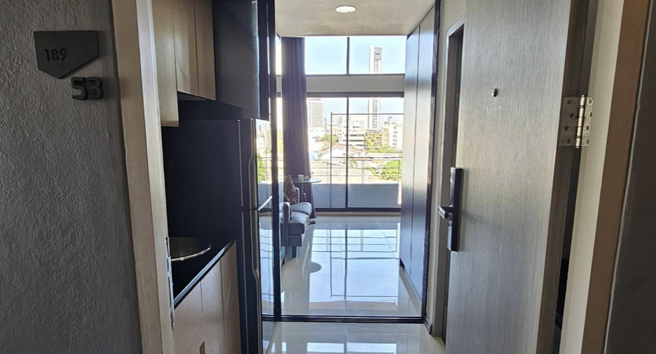 For sale 1 bed condo in Huai Khwang, Bangkok