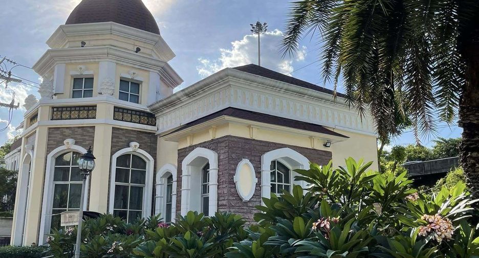 For sale 4 ベッドルーム house in Chatuchak, Bangkok