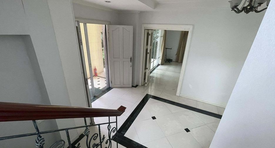 For sale 4 ベッドルーム house in Chatuchak, Bangkok
