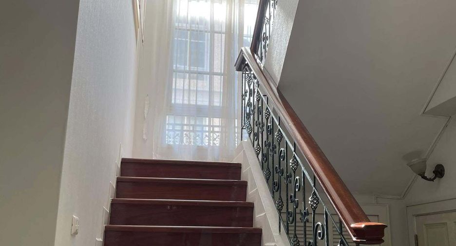 For sale 4 ベッドルーム house in Chatuchak, Bangkok