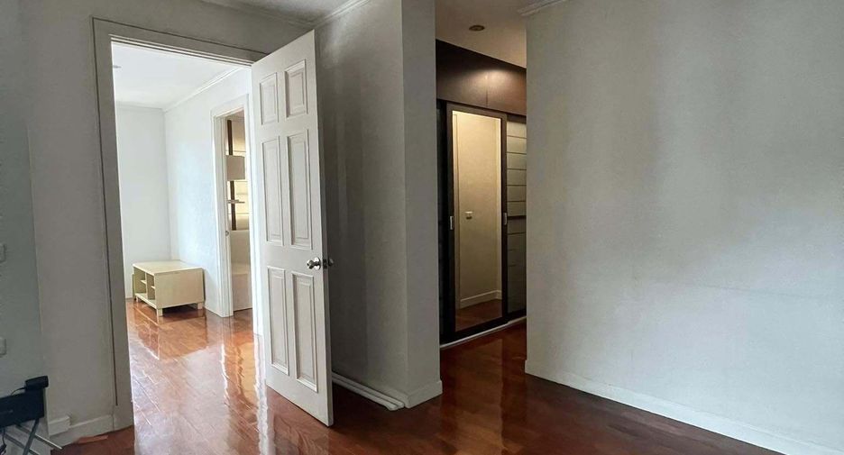 For sale 4 ベッドルーム house in Chatuchak, Bangkok