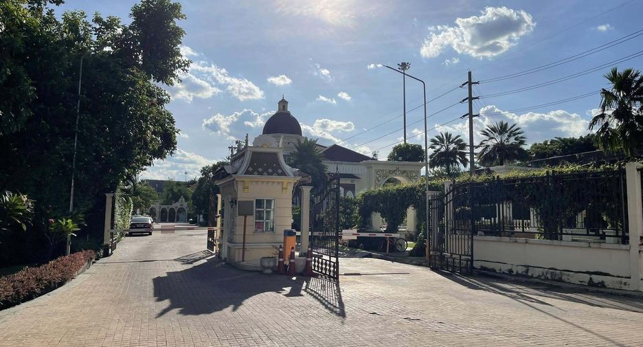 For sale 4 ベッドルーム house in Chatuchak, Bangkok