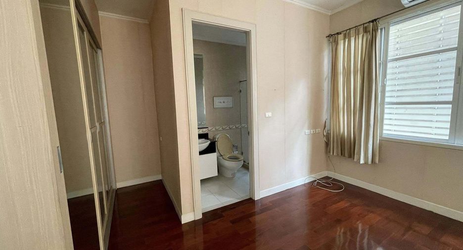 For sale 4 ベッドルーム house in Chatuchak, Bangkok