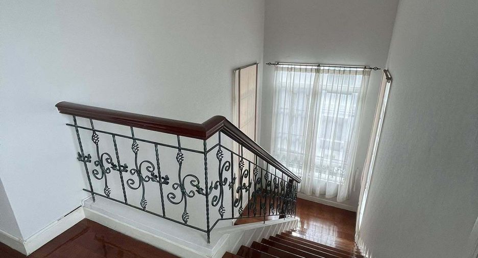 For sale 4 ベッドルーム house in Chatuchak, Bangkok
