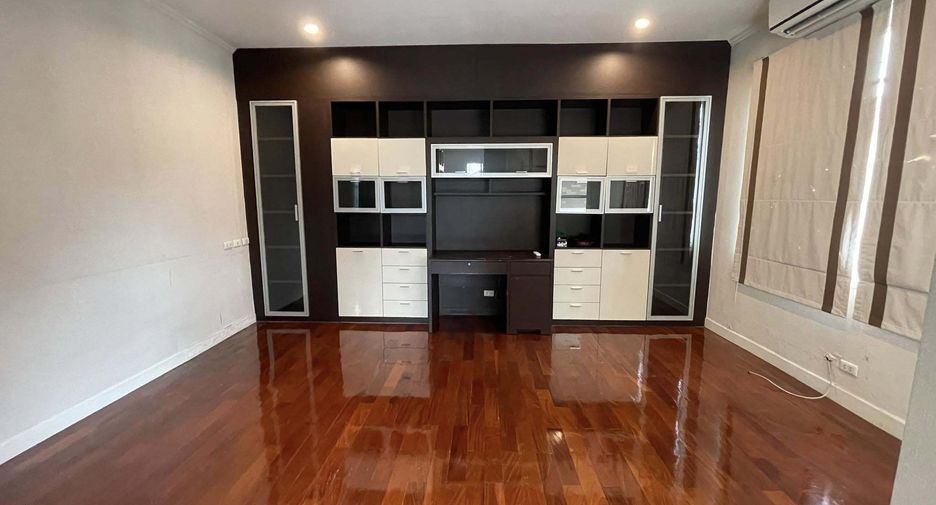 For sale 4 ベッドルーム house in Chatuchak, Bangkok