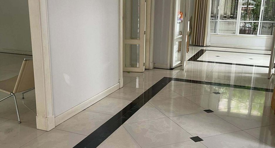 For sale 4 ベッドルーム house in Chatuchak, Bangkok
