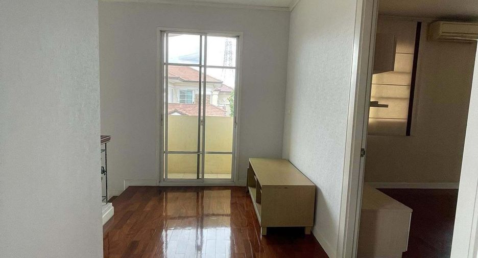 For sale 4 ベッドルーム house in Chatuchak, Bangkok