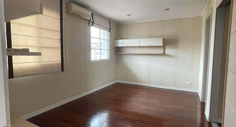 For sale 4 ベッドルーム house in Chatuchak, Bangkok