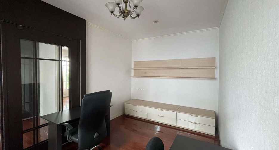 For sale 4 ベッドルーム house in Chatuchak, Bangkok