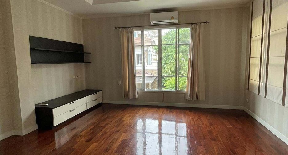 For sale 4 ベッドルーム house in Chatuchak, Bangkok