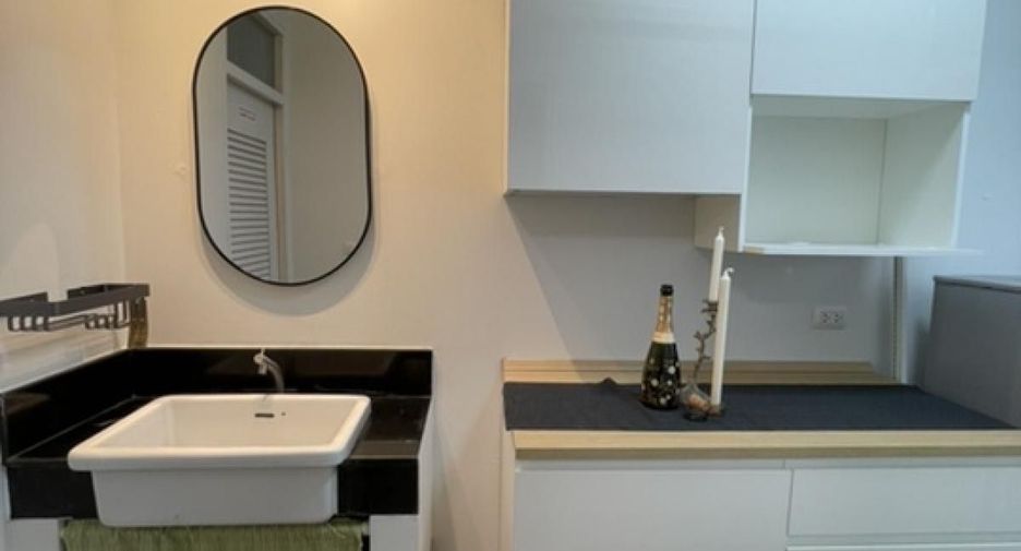 For rent 1 bed condo in Wang Thonglang, Bangkok