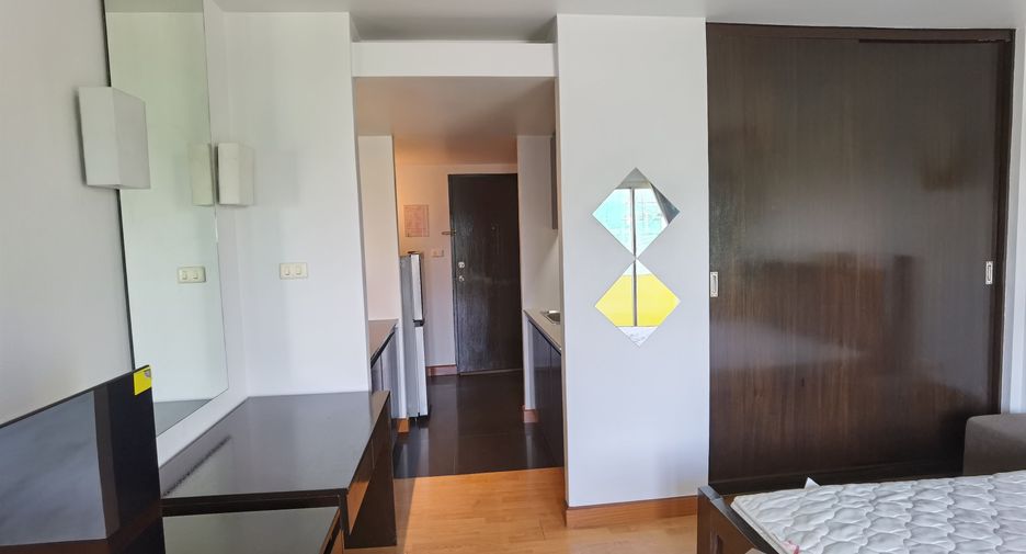 For rent studio condo in Huai Khwang, Bangkok