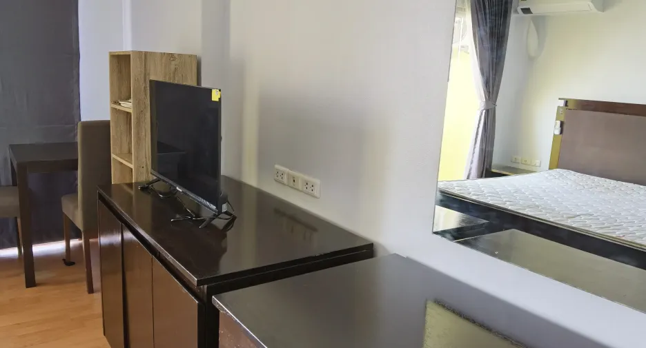 For rent studio condo in Huai Khwang, Bangkok