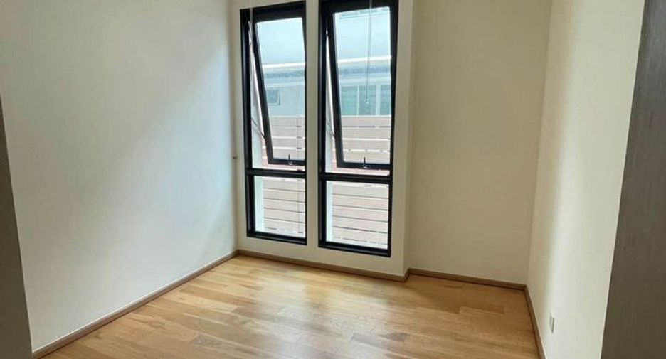 For sale 3 bedrooms condo in Khlong Toei, Bangkok