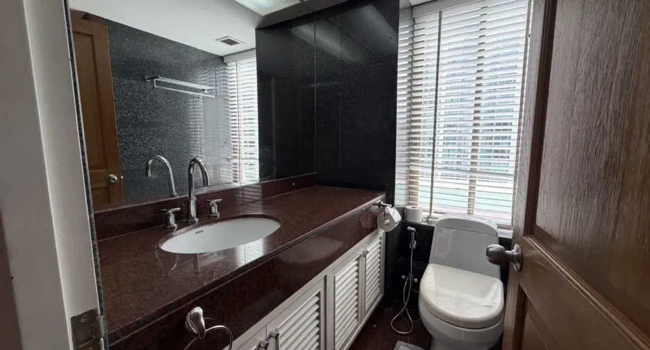 For sale 3 bedrooms condo in Pathum Wan, Bangkok