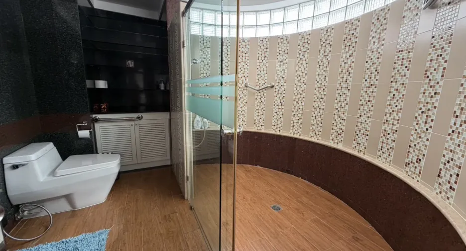 For sale 3 bedrooms condo in Pathum Wan, Bangkok