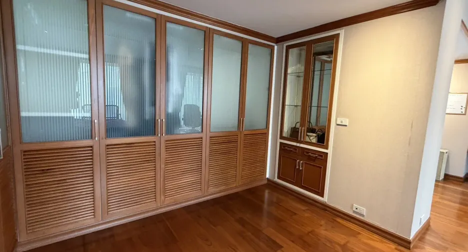 For sale 3 bedrooms condo in Pathum Wan, Bangkok