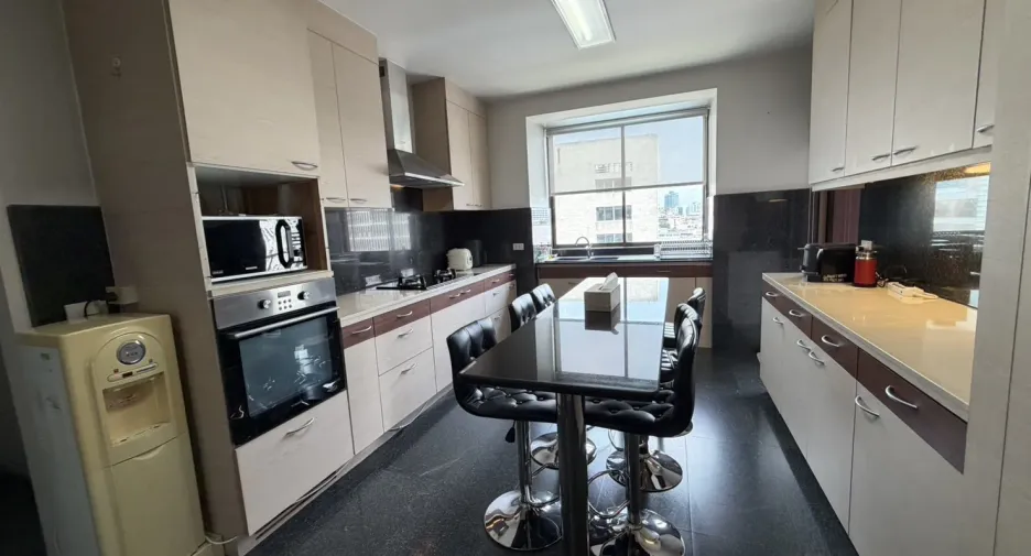 For sale 3 bedrooms condo in Pathum Wan, Bangkok