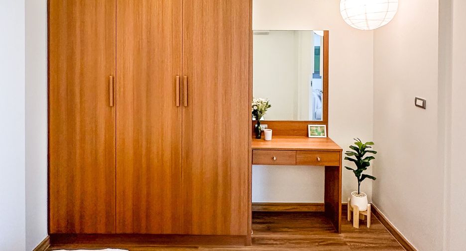 For sale 1 bed condo in Khlong Toei, Bangkok