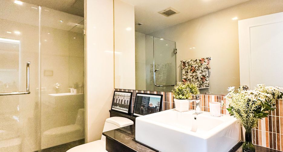 For sale 1 bed condo in Khlong Toei, Bangkok