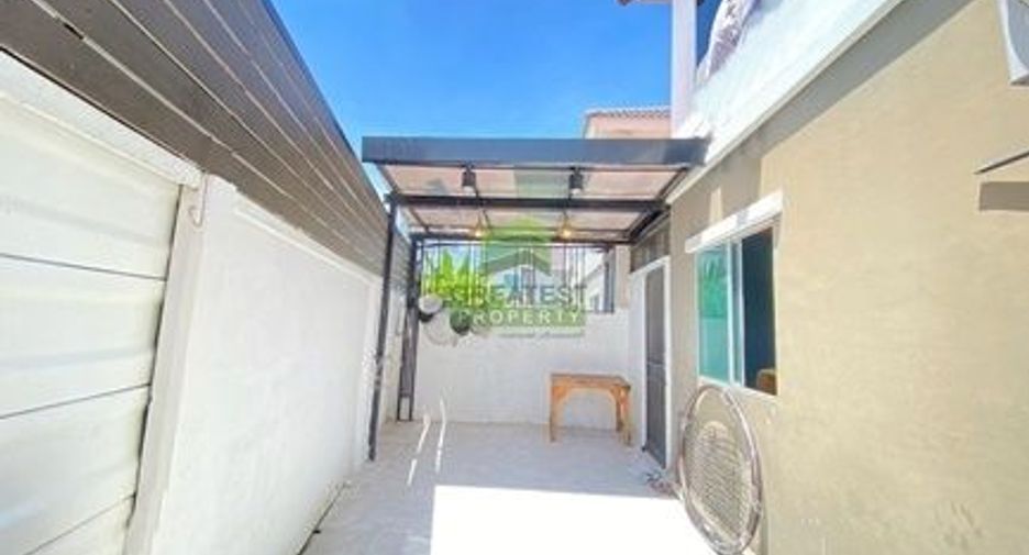 For sale 3 bedrooms townhouse in Phra Samut Chedi, Samut Prakan