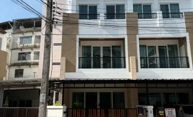 出售 和 出租 3 卧室 联排别墅 在 Thung Khru, 曼谷
