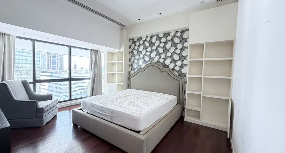 For sale and for rent 3 bedrooms condo in Watthana, Bangkok