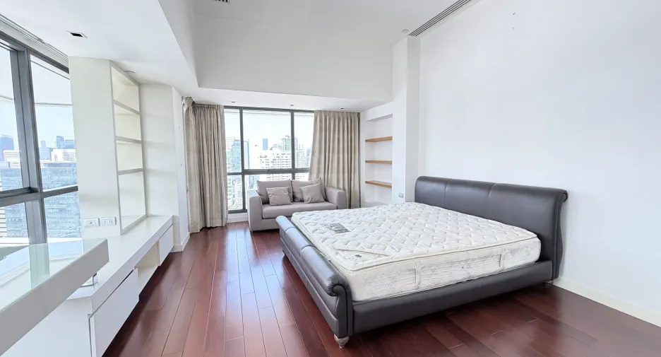 For sale and for rent 3 bedrooms condo in Watthana, Bangkok