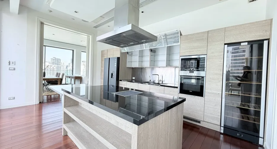 For sale and for rent 3 bedrooms condo in Watthana, Bangkok