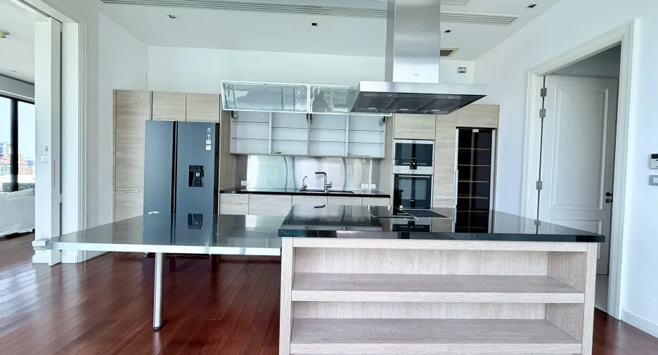 For sale and for rent 3 bedrooms condo in Watthana, Bangkok