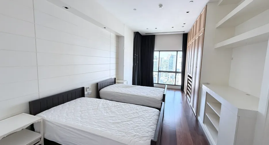 For sale and for rent 3 bedrooms condo in Watthana, Bangkok