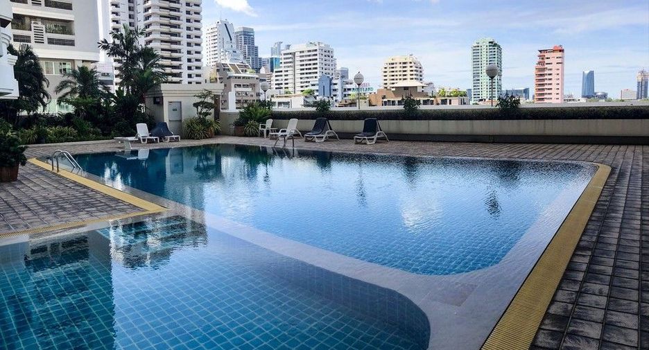 For sale 2 bedrooms condo in Khlong Toei, Bangkok