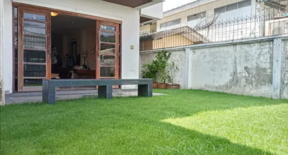 For sale 5 bedrooms house in Chatuchak, Bangkok