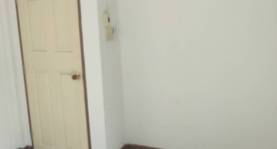For rent 4 bedrooms townhouse in Khlong Sam Wa, Bangkok
