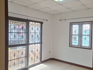 For rent 4 bedrooms townhouse in Khlong Sam Wa, Bangkok