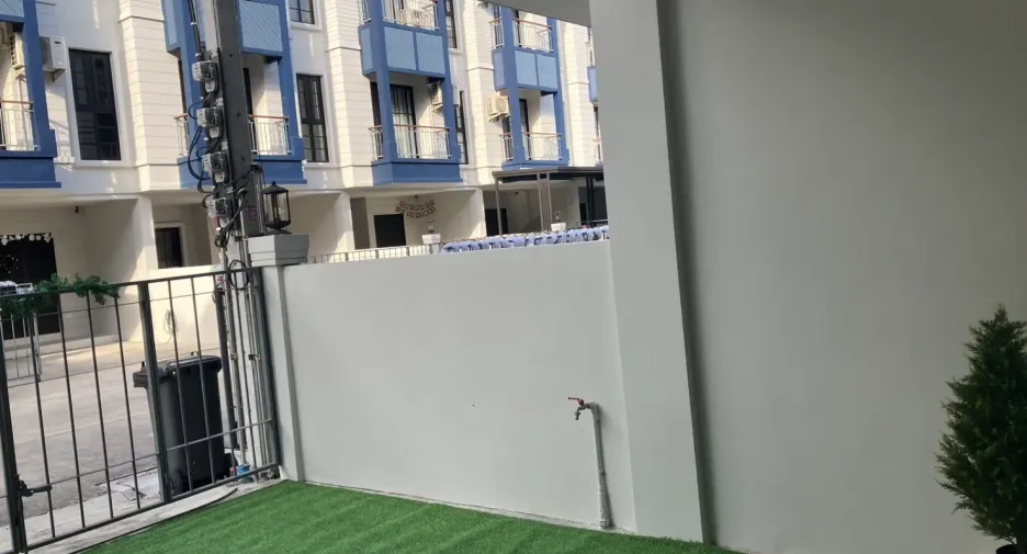 Casa adosada en venta de 4 habitaciones en Lak Si, Bangkok