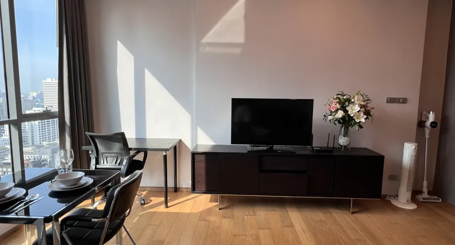 For sale 1 bed condo in Khlong Toei, Bangkok