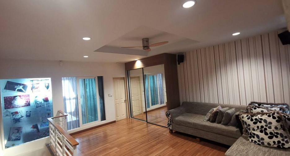 Casa en venta y en alquiler de 3 habitaciones en Yan Nawa, Bangkok