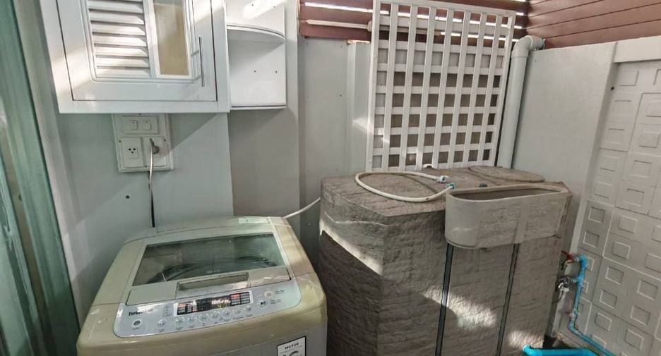 Casa en venta y en alquiler de 3 habitaciones en Yan Nawa, Bangkok