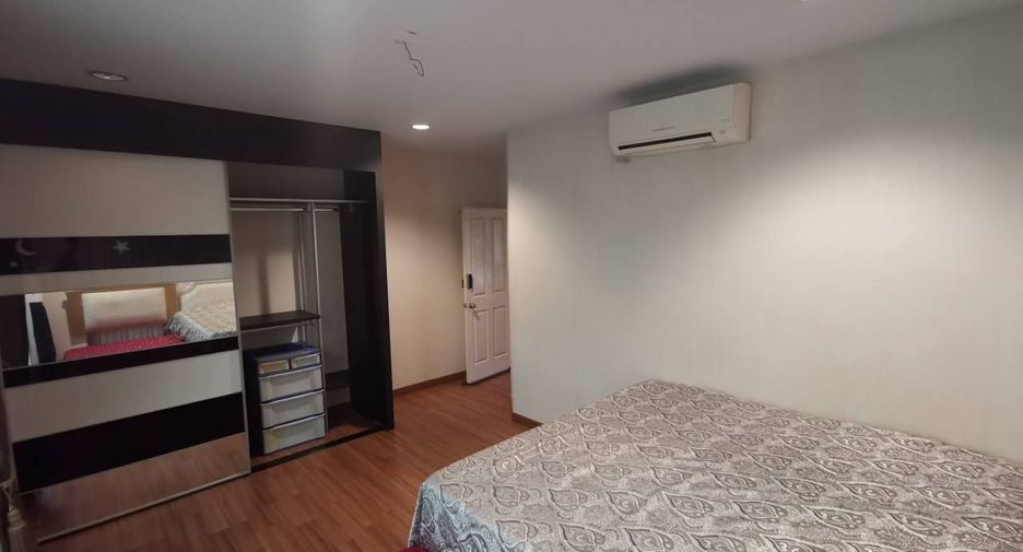Casa en venta y en alquiler de 3 habitaciones en Yan Nawa, Bangkok
