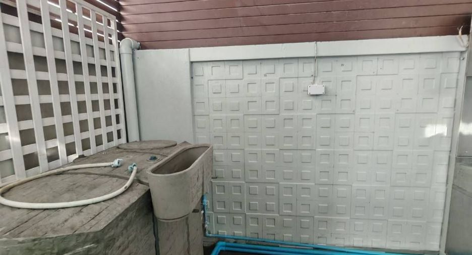 Casa en venta y en alquiler de 3 habitaciones en Yan Nawa, Bangkok