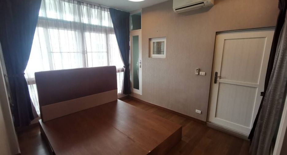 Casa en venta y en alquiler de 3 habitaciones en Yan Nawa, Bangkok