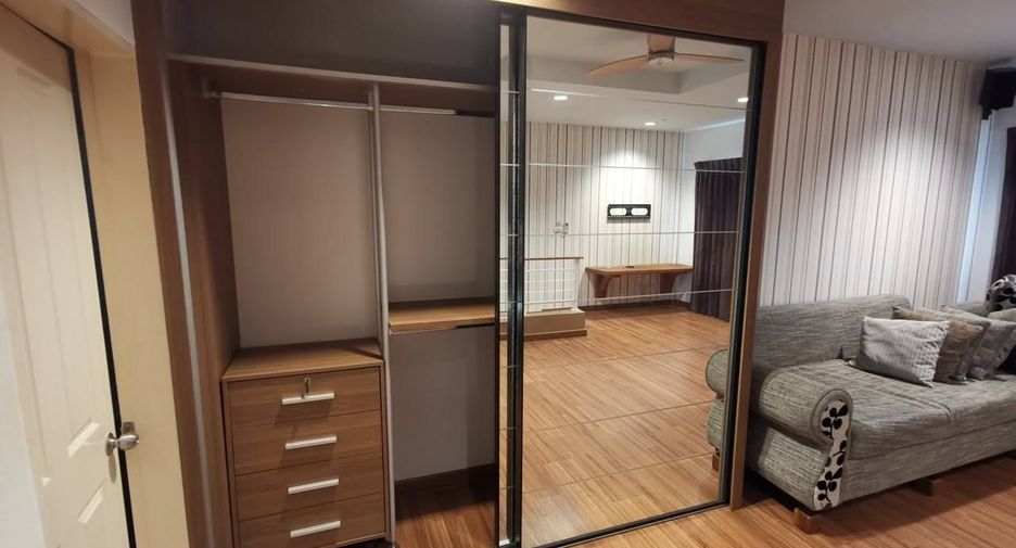 Casa en venta y en alquiler de 3 habitaciones en Yan Nawa, Bangkok