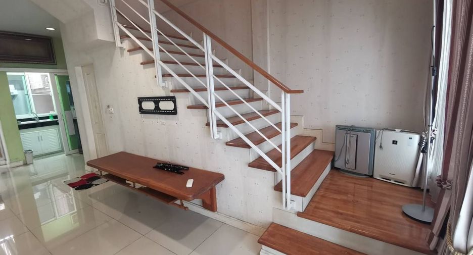 Casa en venta y en alquiler de 3 habitaciones en Yan Nawa, Bangkok